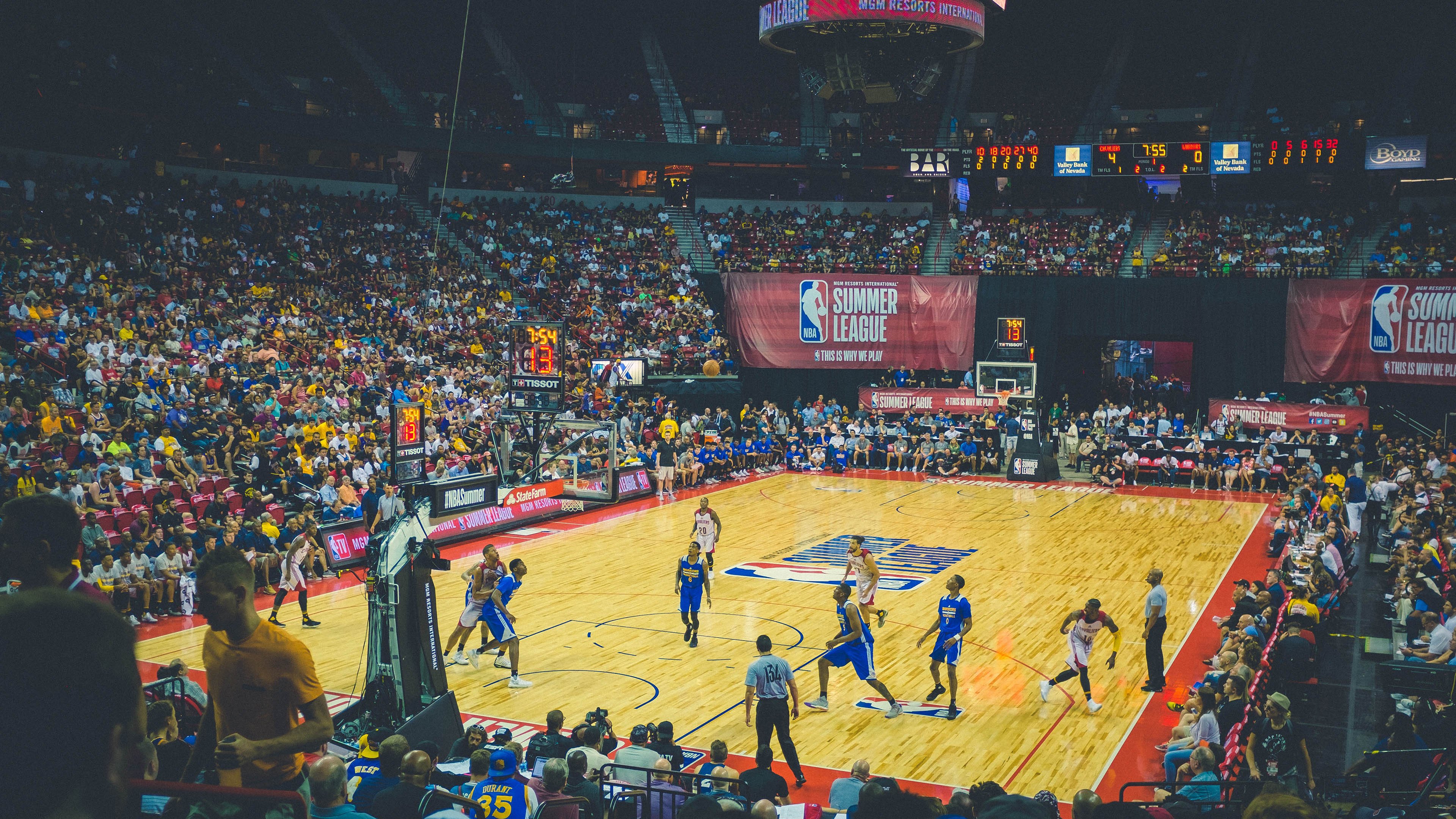 直击泳池：温斯坦拼搏瞬间定格经典，斯坦温蒂