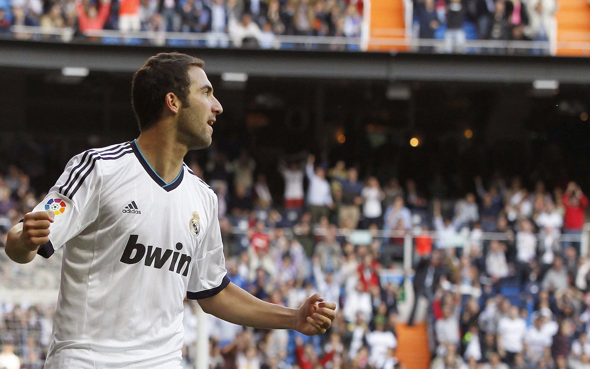 九游网游官网-“费尔南多·比亚尔巴：美洲狮队进攻的心脏，未来无限可能”